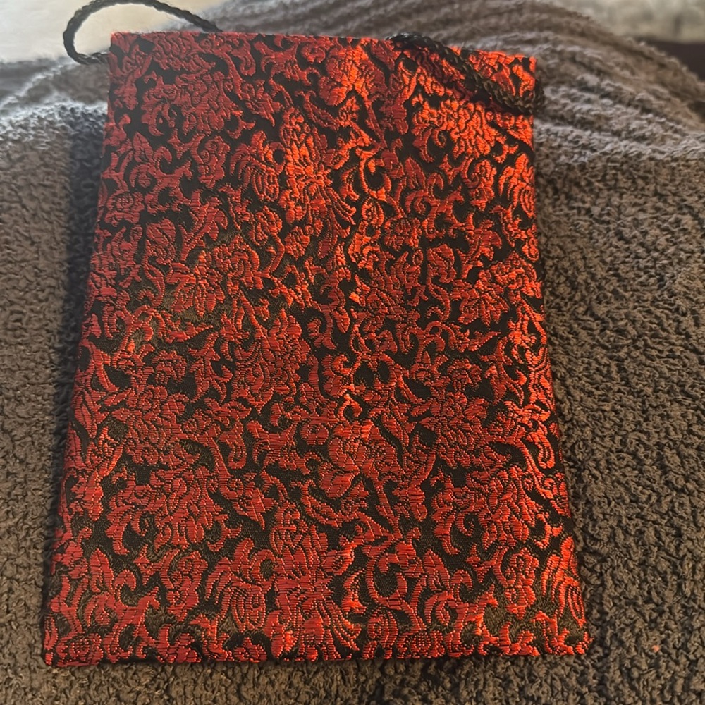 🐈⬛ Asian Silk Bag with bell latch cross body - Picture 4 of 7